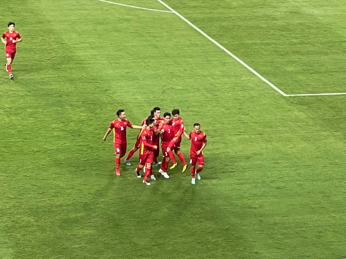 Quang Hải khiến Việt Nam &quot;rung chuyển&quot; giữa đêm với bàn thắng vào lưới Saudi Arabia chỉ sau 3 phút bóng lăn - Ảnh 3.