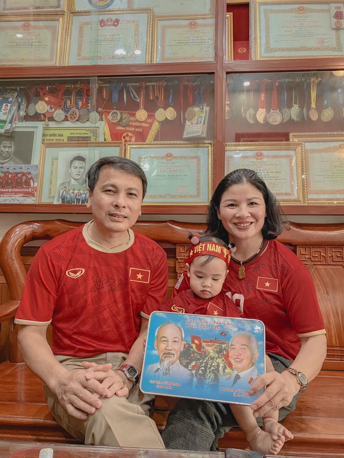 Mẹ Quang Hải vui mừng, nghẹn ngào không nói lên lời khi con trai ghi bàn cho tuyển Việt Nam - Ảnh 3.