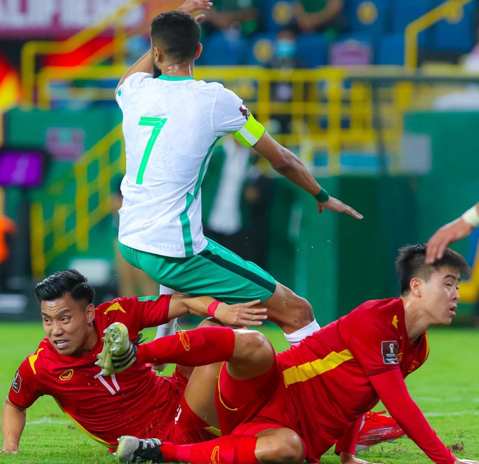Vì sao tuyển Việt Nam chịu nhiều phạt đền nhất vòng loại World Cup 2022? - Ảnh 1.