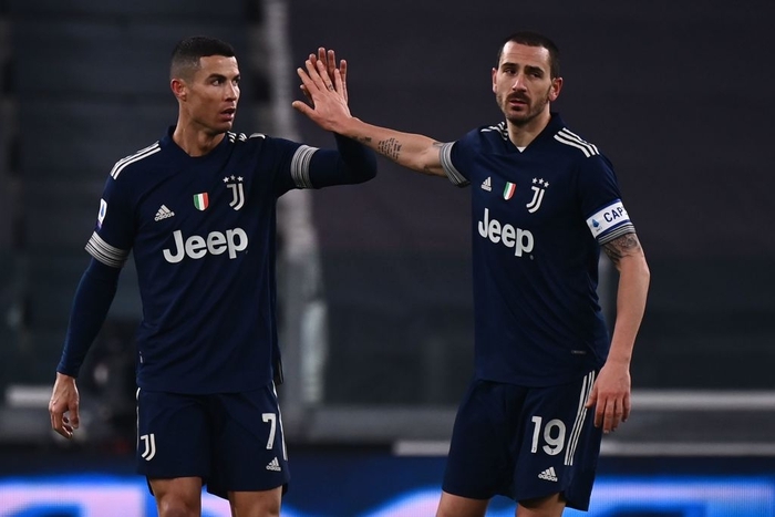 Bonucci chỉ trích Ronaldo vì khiến phòng thay đồ Juventus trở nên tiêu cực - Ảnh 1.