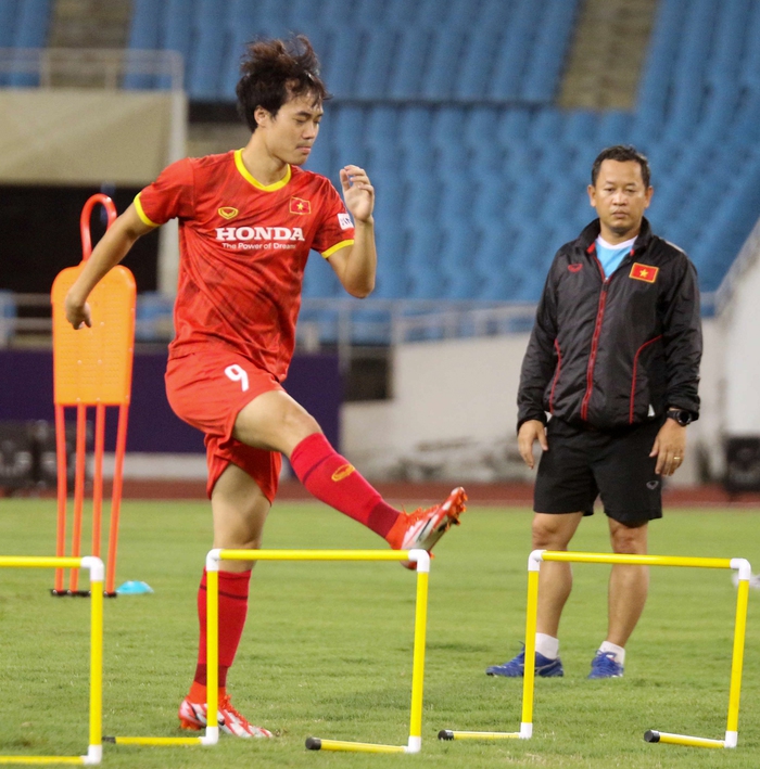 Tuyển Việt Nam trở lại tập luyện ở sân đấu bất bại 5 năm qua - Ảnh 5.