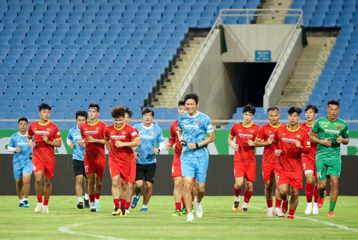 Tuyển Việt Nam trở lại tập luyện ở sân đấu bất bại 5 năm qua - Ảnh 3.