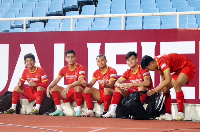 Tuyển Việt Nam về tập luyện ở sân đấu bất bại suốt 5 năm qua