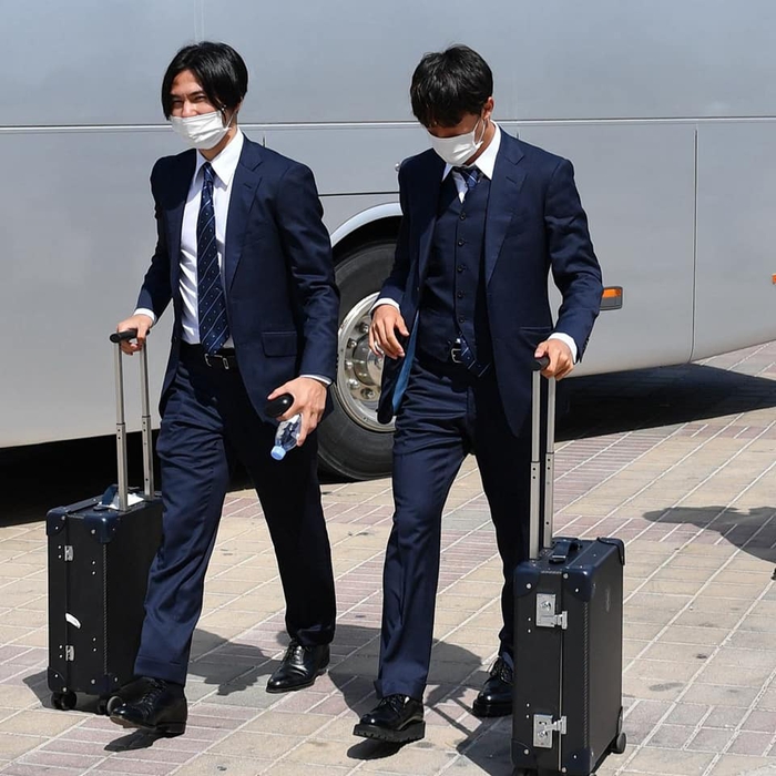 Dàn trai đẹp tuyển Nhật Bản diện đồng phục giá trăm triệu tại sân bay Doha - Ảnh 2.