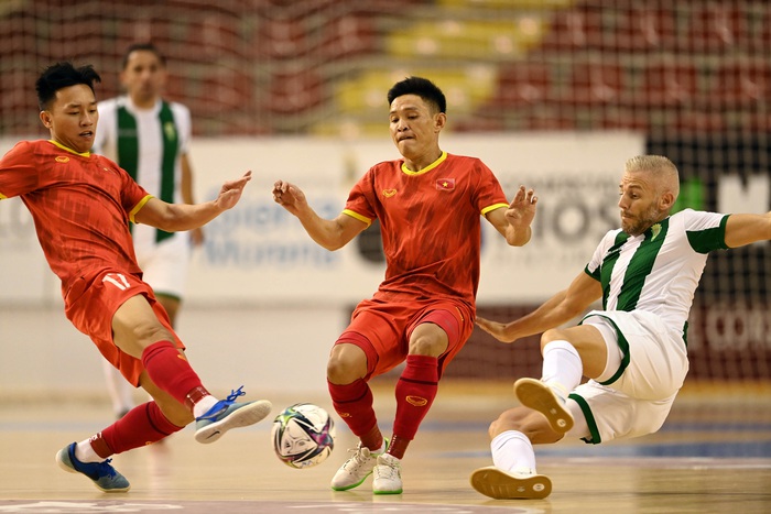 Khán giả Tây Ban Nha đến ủng hộ, đội tuyển futsal Việt Nam kết thúc chuyến tập huấn - Ảnh 7.