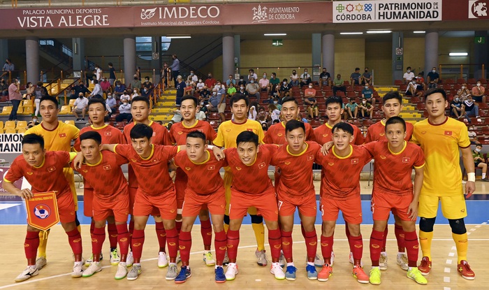 Khán giả Tây Ban Nha đến ủng hộ, đội tuyển futsal Việt Nam kết thúc chuyến tập huấn - Ảnh 1.