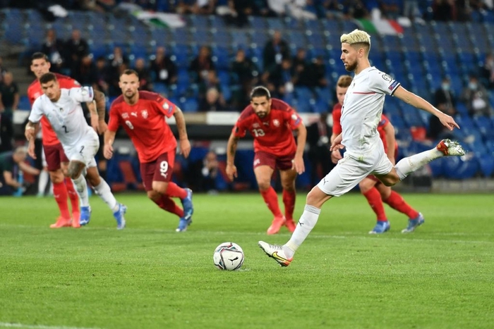 Jorginho đá hỏng 11m, Italia hoà Thuỵ Sĩ trong trận cầu không bàn thắng - Ảnh 7.