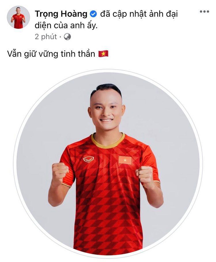 Cầu thủ tuyển Việt Nam: &quot;Giữ vững tinh thần, ngẩng đầu mà đi&quot; - Ảnh 3.