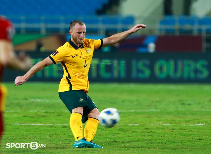 Hậu vệ Australia tự nhận &quot;ăn may&quot; khi ghi bàn vào lưới tuyển Việt Nam - Ảnh 2.