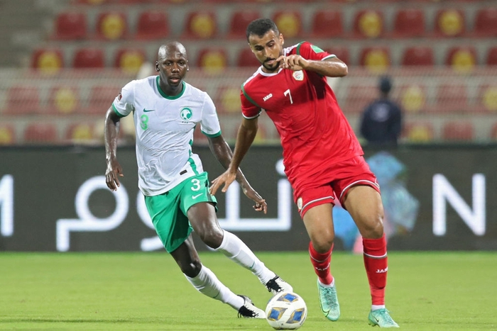 Giành chiến thắng nhọc nhằn trước Oman, Saudi Arabia giữ vững ngôi nhì bảng sau hai lượt trận - Ảnh 3.