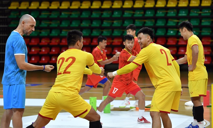 Đội tuyển futsal Việt Nam nâng khối lượng bài tập để đối đầu Brazil ở World Cup 2021 - Ảnh 2.