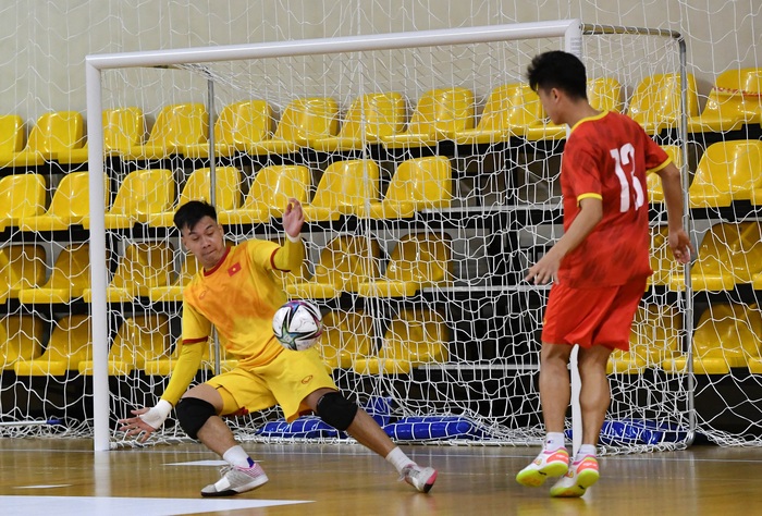 Đội tuyển futsal Việt Nam nâng khối lượng bài tập để đối đầu Brazil ở World Cup 2021 - Ảnh 3.