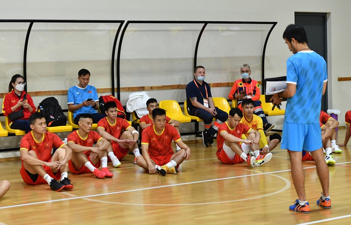 Đội tuyển futsal Việt Nam nâng khối lượng bài tập để đối đầu Brazil ở World Cup 2021 - Ảnh 7.