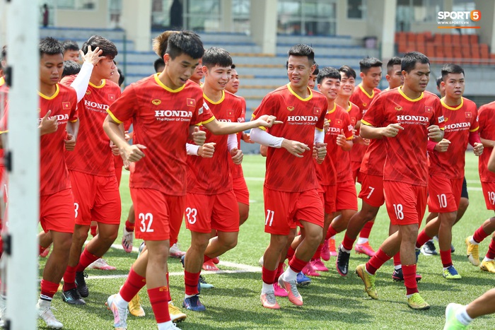 HLV Park Hang-seo gạch tên 4 cầu thủ U22 Việt Nam: Sao trẻ HAGL bị loại - Ảnh 1.
