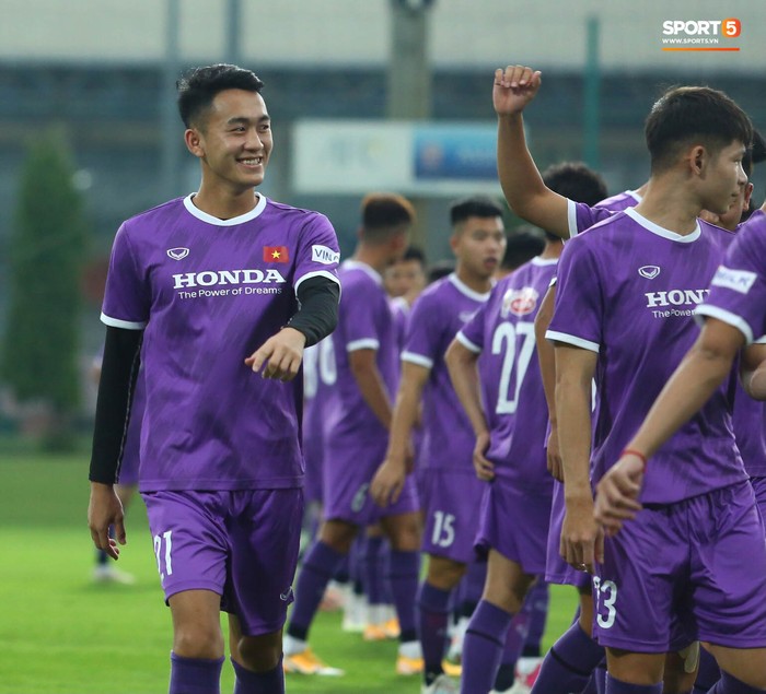 5 cầu thủ U22 Việt Nam được HLV Park Hang-seo gọi lên đội tuyển quốc gia - Ảnh 1.