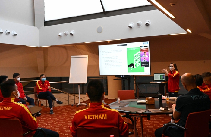 Đội tuyển futsal Việt Nam làm quen với nguyên tắc sử dụng VAR, sẵn sàng cho World Cup 2021 - Ảnh 1.