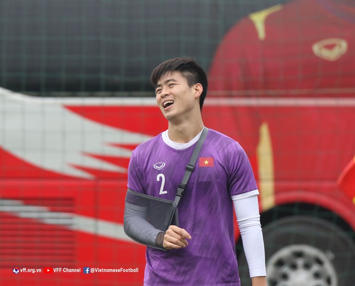Những nụ cười lại nở trên môi các tuyển thủ Việt Nam - Ảnh 3.
