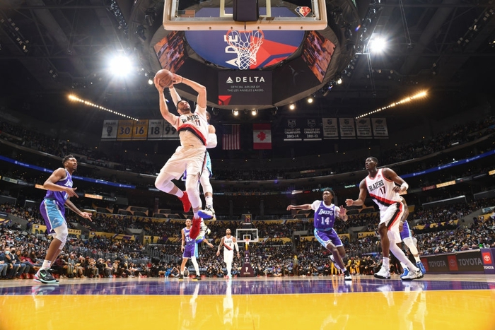 LeBron James ghi 43 điểm, Los Angeles Lakers hủy diệt Portland Trail Blazers trong trận đấu cuối cùng của năm 2021 - Ảnh 1.