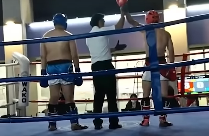 Môn sinh Vịnh Xuân thắng thuyết phục võ sĩ hạng nặng trong kèo đấu đặc biệt - Ảnh 3.