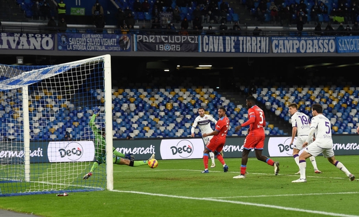 Napoli dừng bước sớm tại cúp quốc gia Italy trong trận cầu có tới 3 thẻ đỏ - Ảnh 8.