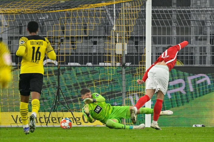 Haaland lập cú đúp giúp Dortmund áp sát ngôi đầu bảng - Ảnh 6.