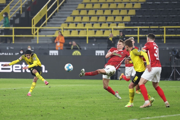 Haaland lập cú đúp giúp Dortmund áp sát ngôi đầu bảng - Ảnh 8.
