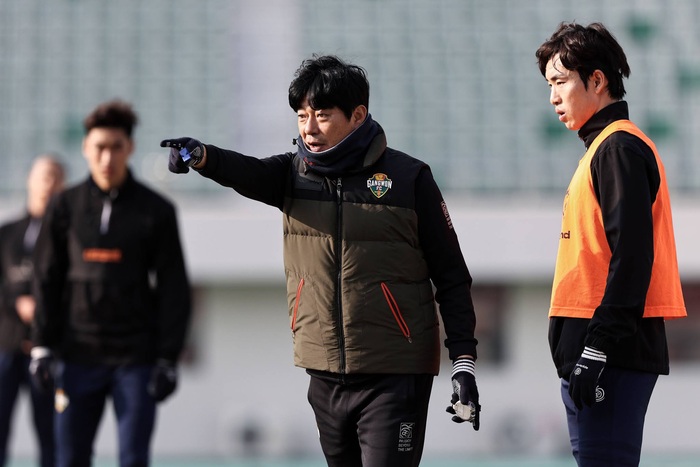 Tân HLV tuyển Malaysia sẽ là người Hàn Quốc: Đối thủ cũ của HLV Park Hang-seo là ứng viên - Ảnh 2.