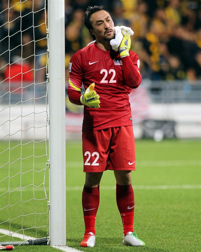 Thủ môn tuyển Malaysia gây sốc khi bị ngân hàng đòi nợ dù vừa đá AFF Cup 2020 - Ảnh 1.