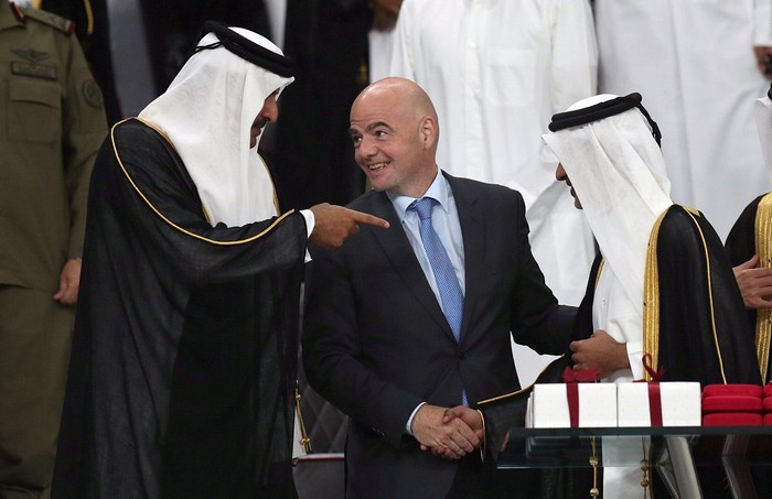 Báo Thuỵ Sĩ đưa tin độc quyền: Chủ tịch FIFA đã định cư và cho con cái đi học ở Qatar - Ảnh 1.