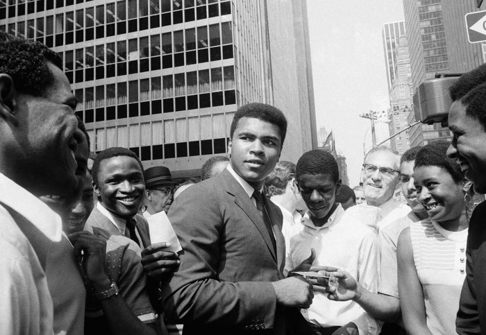 Kỷ niệm 80 năm ngày sinh của Muhammad Ali: Huyền thoại sẽ còn được nhớ mãi - Ảnh 2.