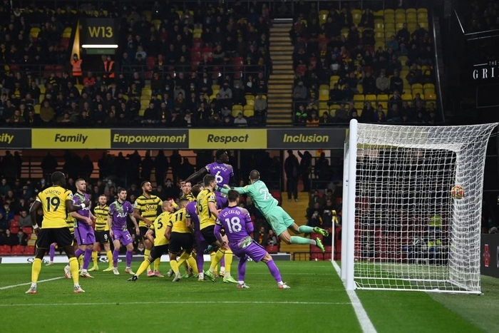 Hậu vệ sắm vai người hùng, Tottenham nhọc nhằn đánh bại Watford ở những phút bù giờ - Ảnh 6.
