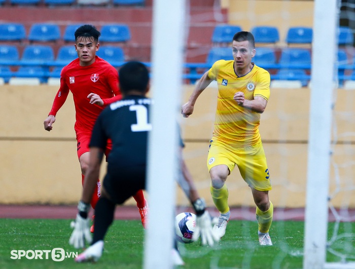 HLV Hà Nội FC nổi giận với cầu thủ HAGL cho Hải Phòng mượn - Ảnh 12.