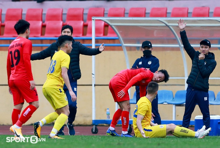HLV Hà Nội FC nổi giận với cầu thủ HAGL cho Hải Phòng mượn - Ảnh 2.