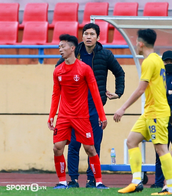 HLV Hà Nội FC nổi giận với cầu thủ HAGL cho Hải Phòng mượn - Ảnh 4.