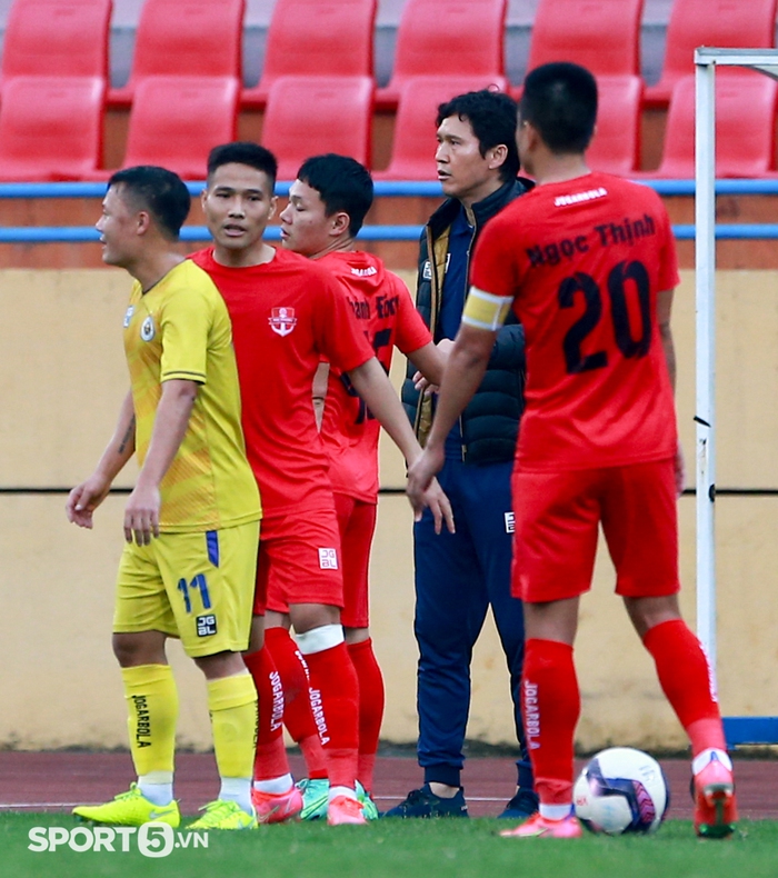 HLV Hà Nội FC nổi giận với cầu thủ HAGL cho Hải Phòng mượn - Ảnh 6.