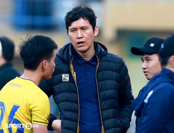 HLV Hà Nội FC nổi giận với cầu thủ HAGL cho Hải Phòng mượn - Ảnh 7.