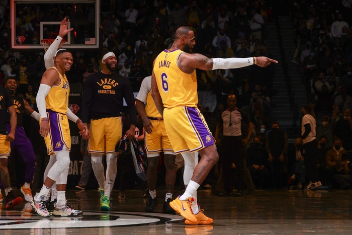 LeBron James bùng nổ với 33 điểm, Los Angeles Lakers thắng dễ trên sân của Brooklyn Nets - Ảnh 2.
