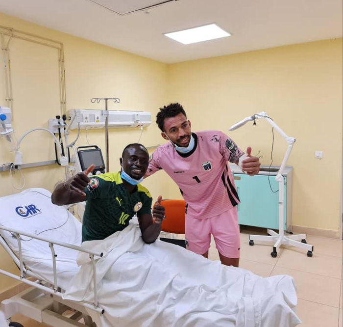 Mane va chạm kinh hoàng với thủ môn đội bạn, phải nhập viện sau khi ghi bàn thắng đẹp - Ảnh 6.