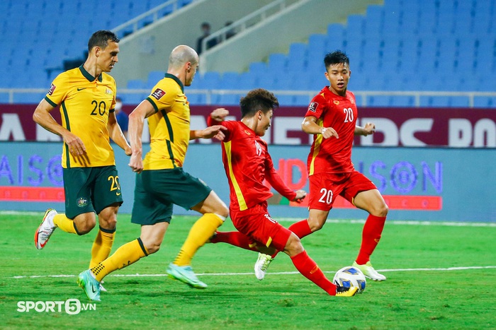 BLV Quang Huy: &quot;Tuyển Việt Nam chơi an toàn trước Australia để dồn toàn lực đấu với Trung Quốc&quot; - Ảnh 1.