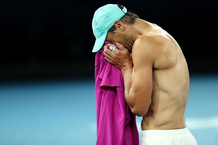 Nadal rơi nước mắt khi chỉ còn trận chung kết Australian Open để vượt Federer và Djokovic - Ảnh 3.