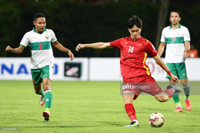 Đội hình tiêu biểu AFF Cup 2020: Quang Hải, Chanathip tạo nên hàng công trong mơ - Ảnh 7.