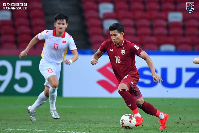 Đội hình tiêu biểu AFF Cup 2020: Quang Hải, Chanathip tạo nên hàng công trong mơ - Ảnh 6.
