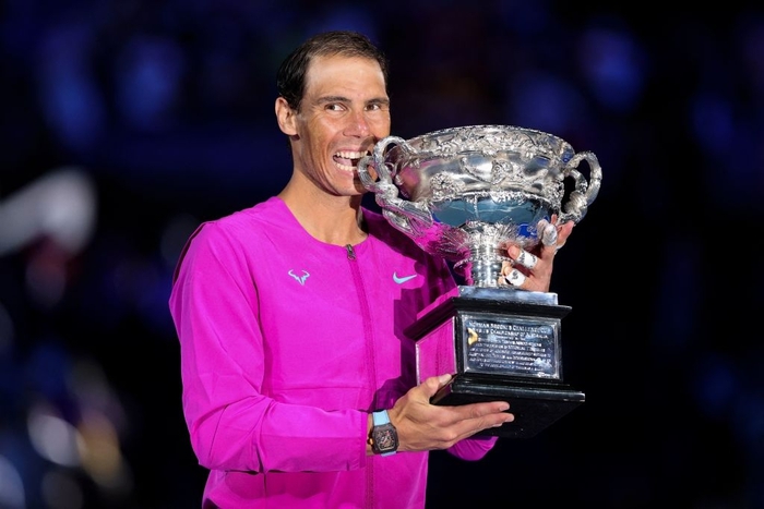 Khoảnh khắc lịch sử: Nadal cười như &quot;mất trí&quot; sau màn ngược dòng khó tin ở chung kết Australian Open - Ảnh 1.