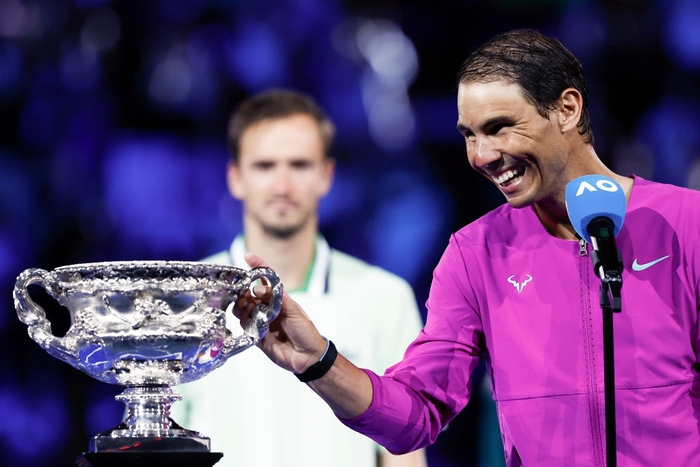 Khoảnh khắc lịch sử: Nadal cười như &quot;mất trí&quot; sau màn ngược dòng khó tin ở chung kết Australian Open - Ảnh 8.