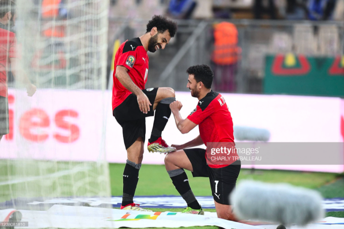 Đối thủ khóc hết nước mắt, Salah ôm động viên đầy tình cảm - Ảnh 9.