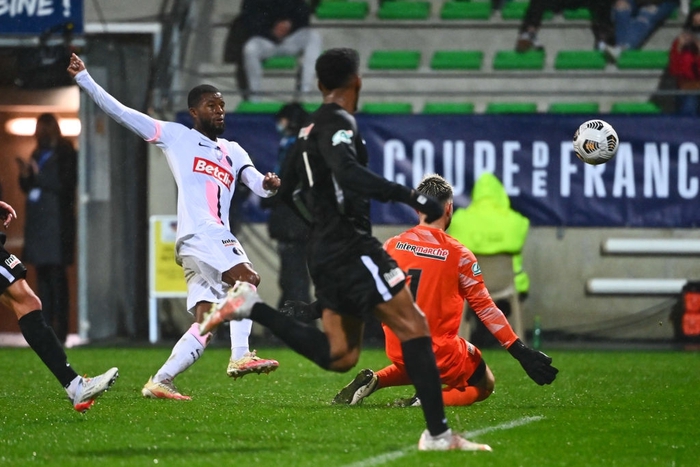 Mbappe lập hat-trick giúp PSG thắng tưng bừng ở trận đầu tiên trong năm 2022 - Ảnh 2.