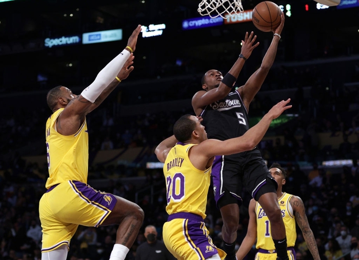 LeBron James ghi 31 điểm, Los Angeles Lakers giành chiến thắng thứ 3 liên tiếp - Ảnh 1.