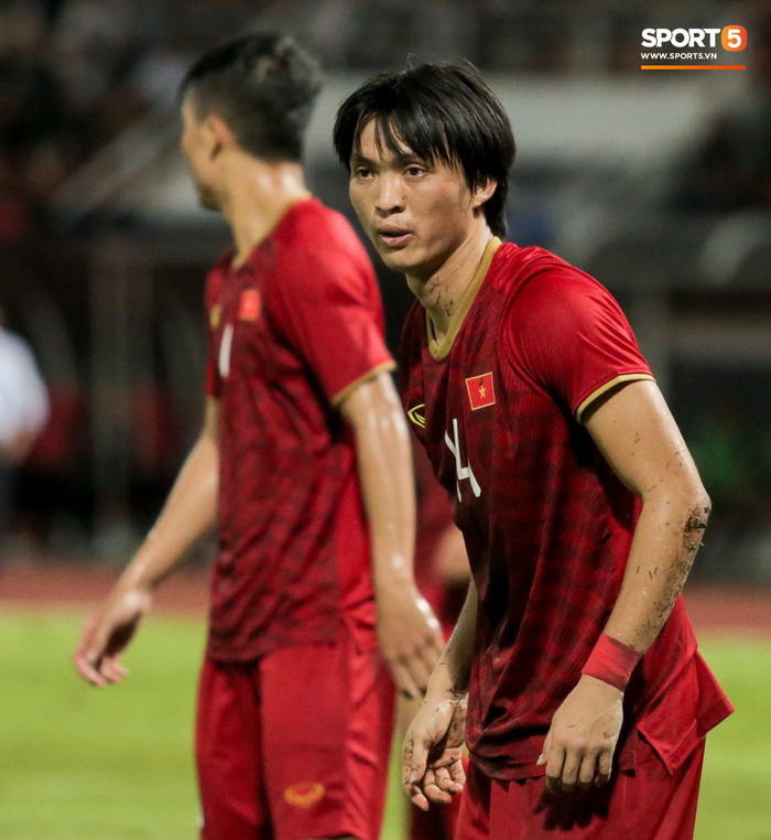 NÓNG: Tuấn Anh vắng mặt, Hữu Tuấn trở lại màu áo đội tuyển Việt Nam - Ảnh 1.