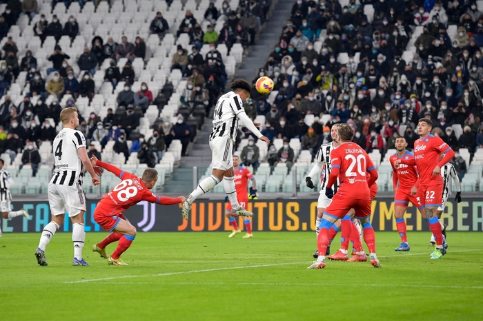 Các ngôi sao tỏa sáng, Juventus và Napoli cầm hòa nhau sau 90 phút đôi công mãn nhãn - Ảnh 1.