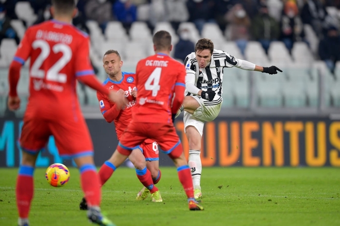 Các ngôi sao tỏa sáng, Juventus và Napoli cầm hòa nhau sau 90 phút đôi công mãn nhãn - Ảnh 4.